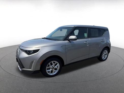 Used 2025 Kia Soul LX w/ LX Technology Package FWD image 8