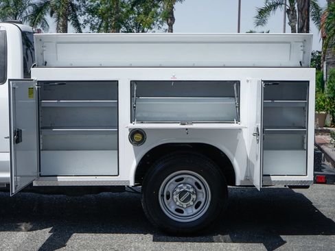 Used 2022 Ford F250 XL w/ Power Equipment Group RWD image 6