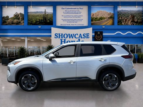Used 2025 Nissan Rogue SV AWD/4WD image 4