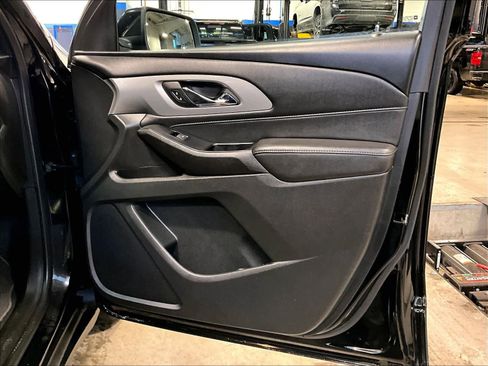 Used 2023 Chevrolet Traverse LT image 12