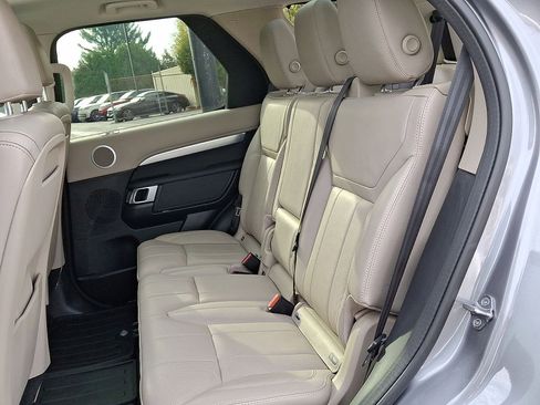 Used 2020 Land Rover Discovery Landmark image 29