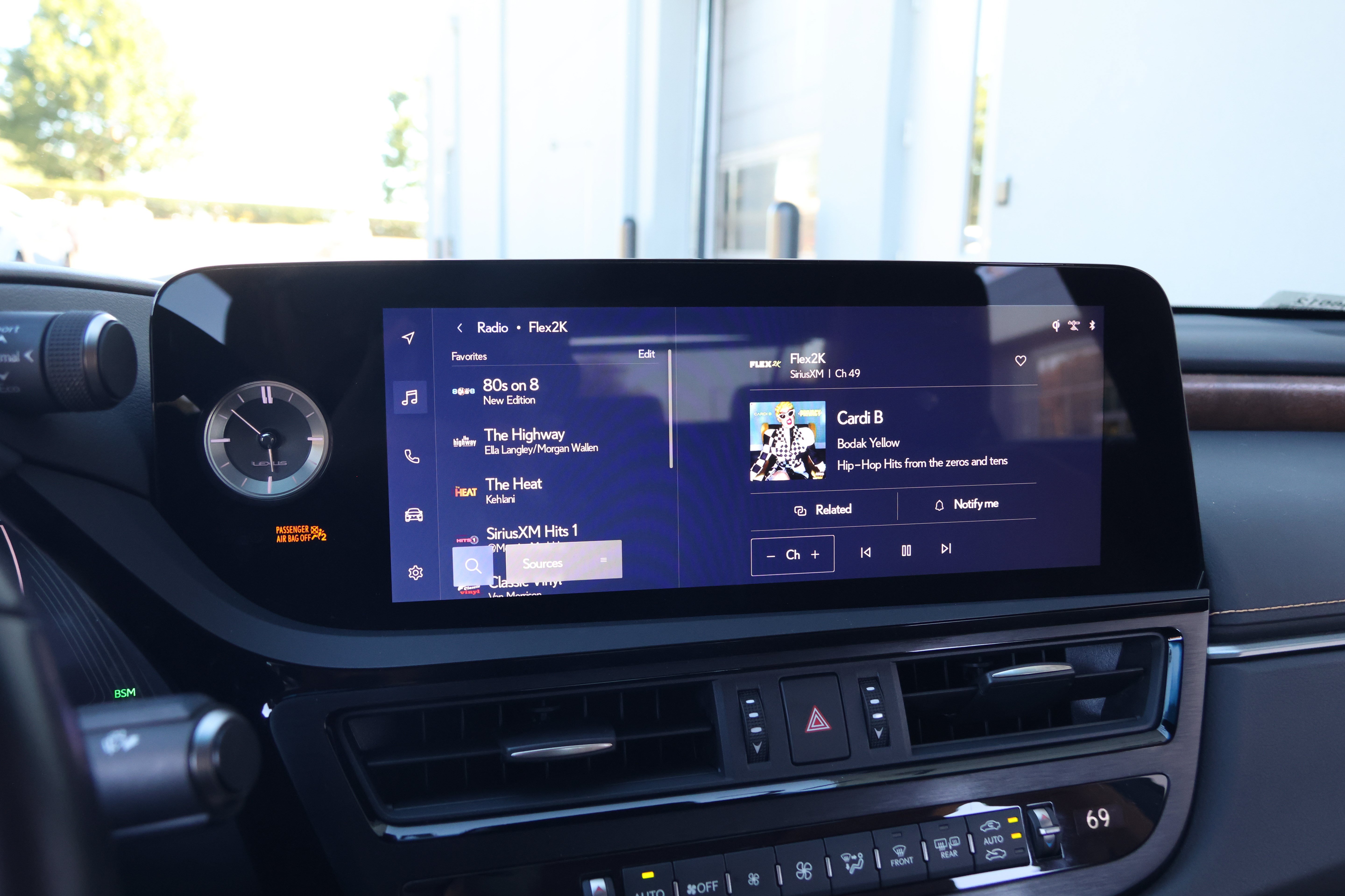 Used 2025 Lexus ES 350 w/ Technology Package FWD image 19