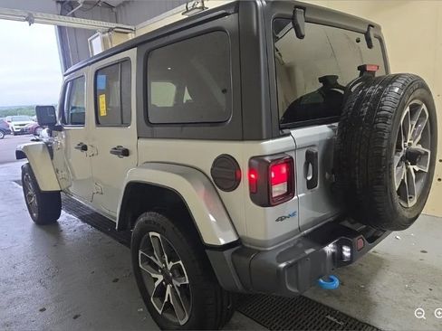 Used 2024 Jeep Wrangler Unlimited w/ Technology Group AWD/4WD image 7