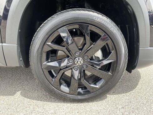 Certified 2023 Volkswagen Taos SE FWD image 10