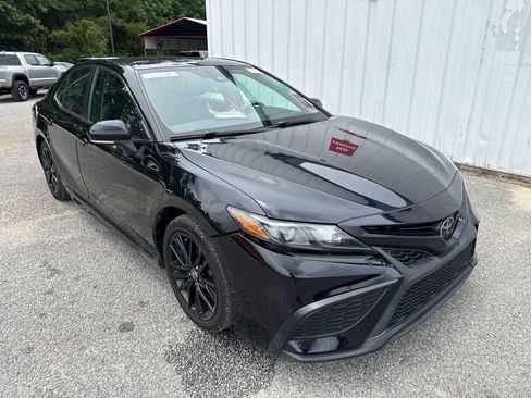 Used 2023 Toyota Camry SE FWD image 1