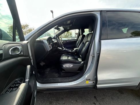 Used 2012 Porsche Cayenne image 9