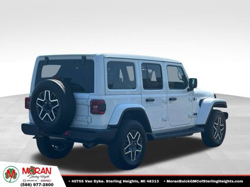 Used 2026 Jeep Wrangler Unlimited Sahara AWD/4WD image 6