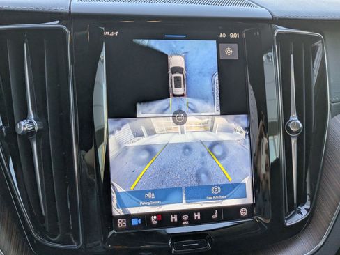 Certified 2024 Volvo XC60 T8 Ultimate w/ Protection Package Premier image 21