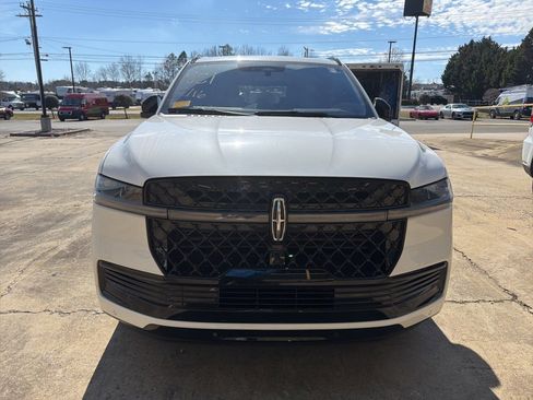 Used 2025 Lincoln Navigator L Reserve w/ Jet Appearance Package image 2