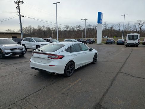 Certified 2024 Honda Civic Sport Touring image 3