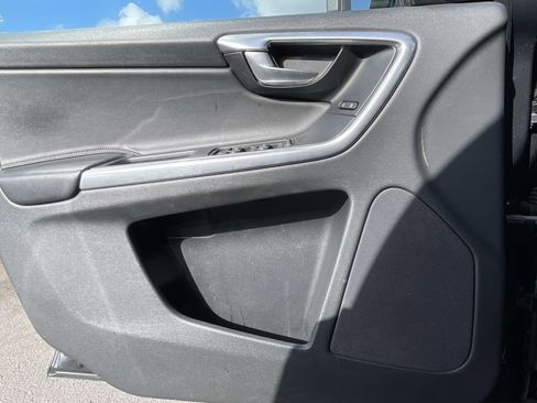 Used 2015 Volvo XC60 T6 w/ Proximity Package image 14