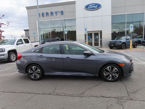 Used 2017 Honda Civic EX-T image 4