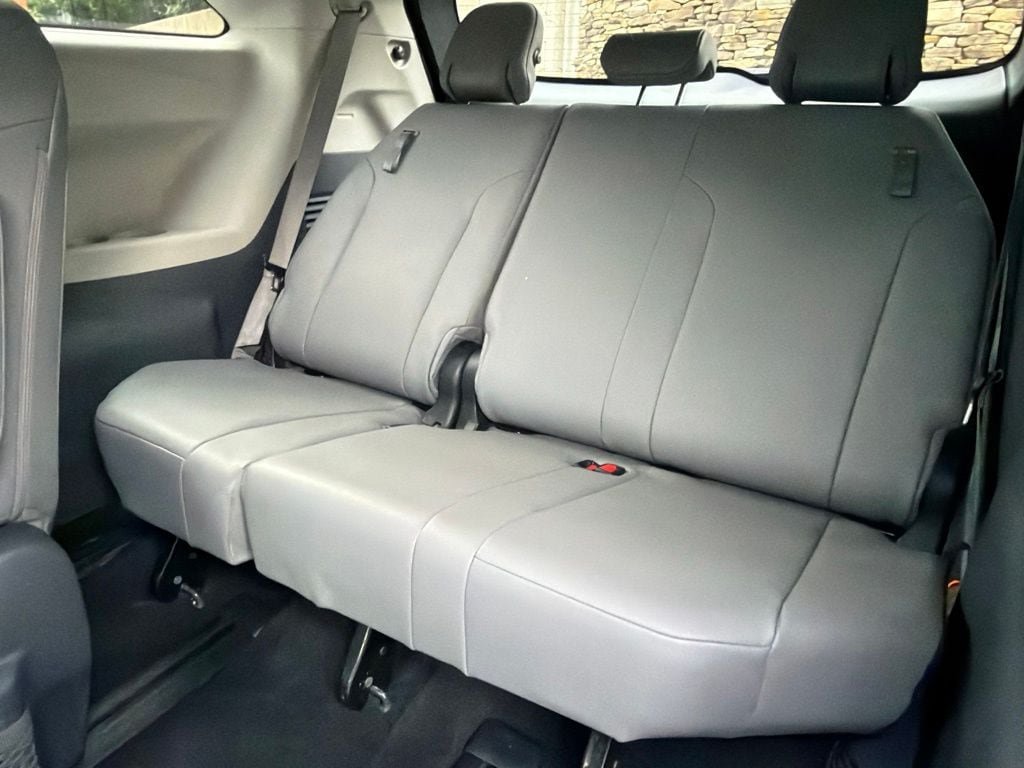Used 2021 Toyota Sienna XLE AWD/4WD image 27