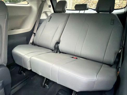 Used 2021 Toyota Sienna XLE AWD/4WD image 27