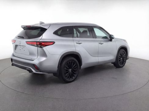 Used 2024 Toyota Highlander XSE image 9