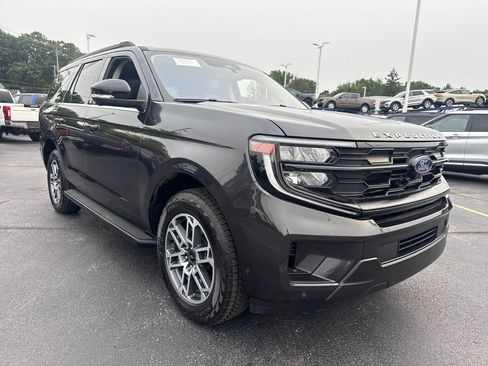 Used 2025 Ford Expedition Active AWD/4WD image 4