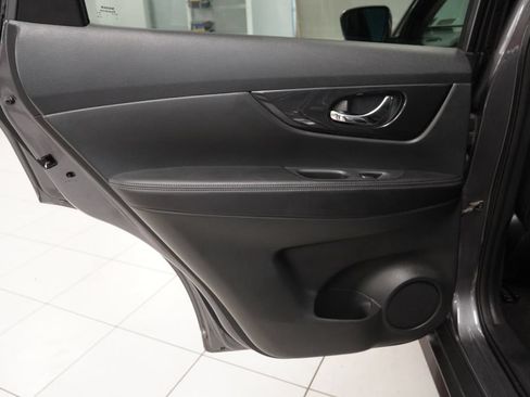 Used 2017 Nissan Rogue SV w/ SV Premium Package AWD/4WD image 25
