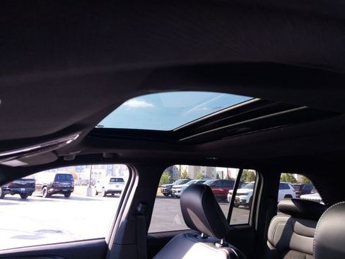 New 2025 Jeep Grand Cherokee Laredo image 16