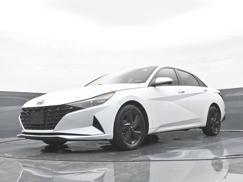 Certified 2021 Hyundai Elantra SEL FWD image 42
