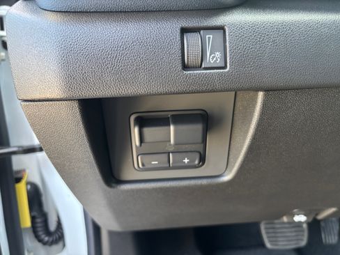 New 2025 GMC Canyon Elevation w/ Convenience Package image 10