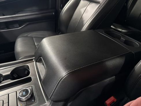 Used 2024 Ford Expedition XLT image 26