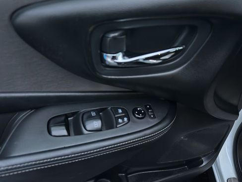 Used 2024 Nissan Murano SV w/ SV Midnight Edition Package image 16