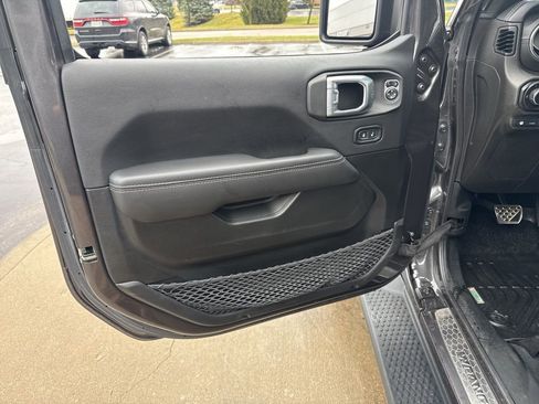 Used 2022 Jeep Wrangler Unlimited Sahara image 10