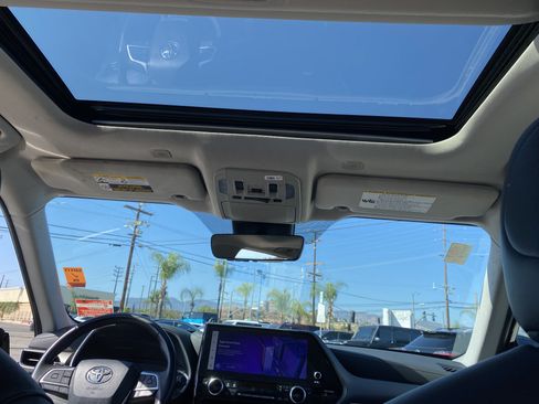 Used 2024 Toyota Highlander XLE FWD image 23