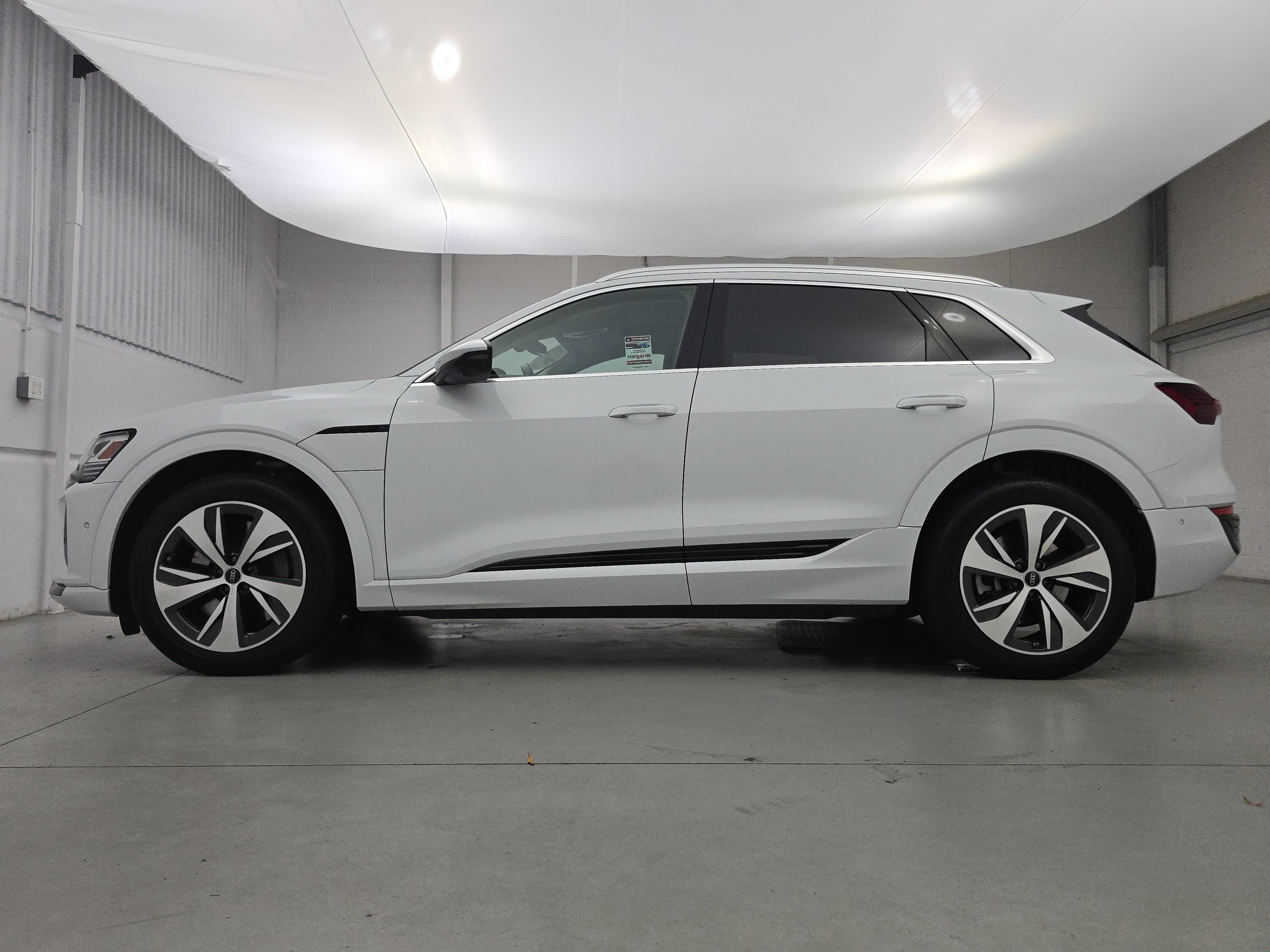 Used 2024 Audi Q8 e-tron Premium Plus AWD/4WD image 2