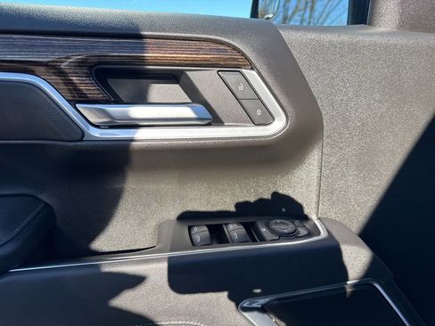 Used 2025 GMC Sierra 1500 Elevation image 12