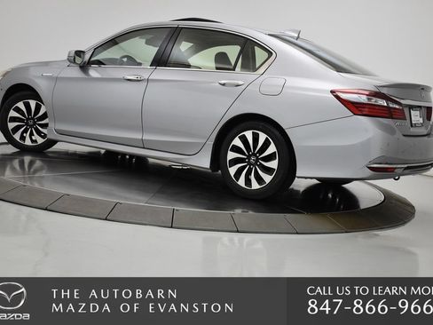 Used 2017 Honda Accord Touring image 6