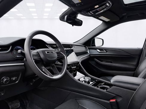 Used 2023 Jeep Grand Cherokee Altitude image 14