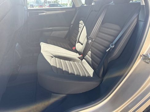 Used 2018 Ford Fusion SE FWD image 15