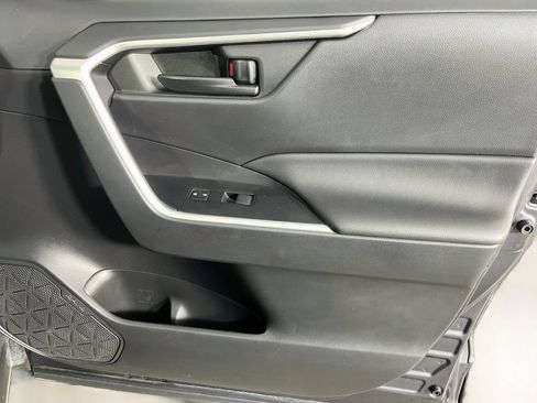 Used 2022 Toyota RAV4 LE FWD image 37