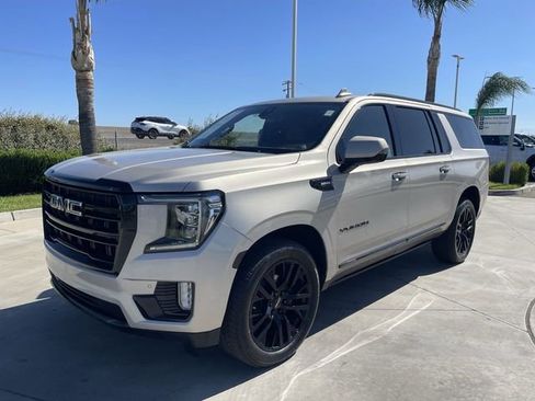 Used 2022 GMC Yukon XL SLT w/ SLT Luxury Package AWD/4WD image 4