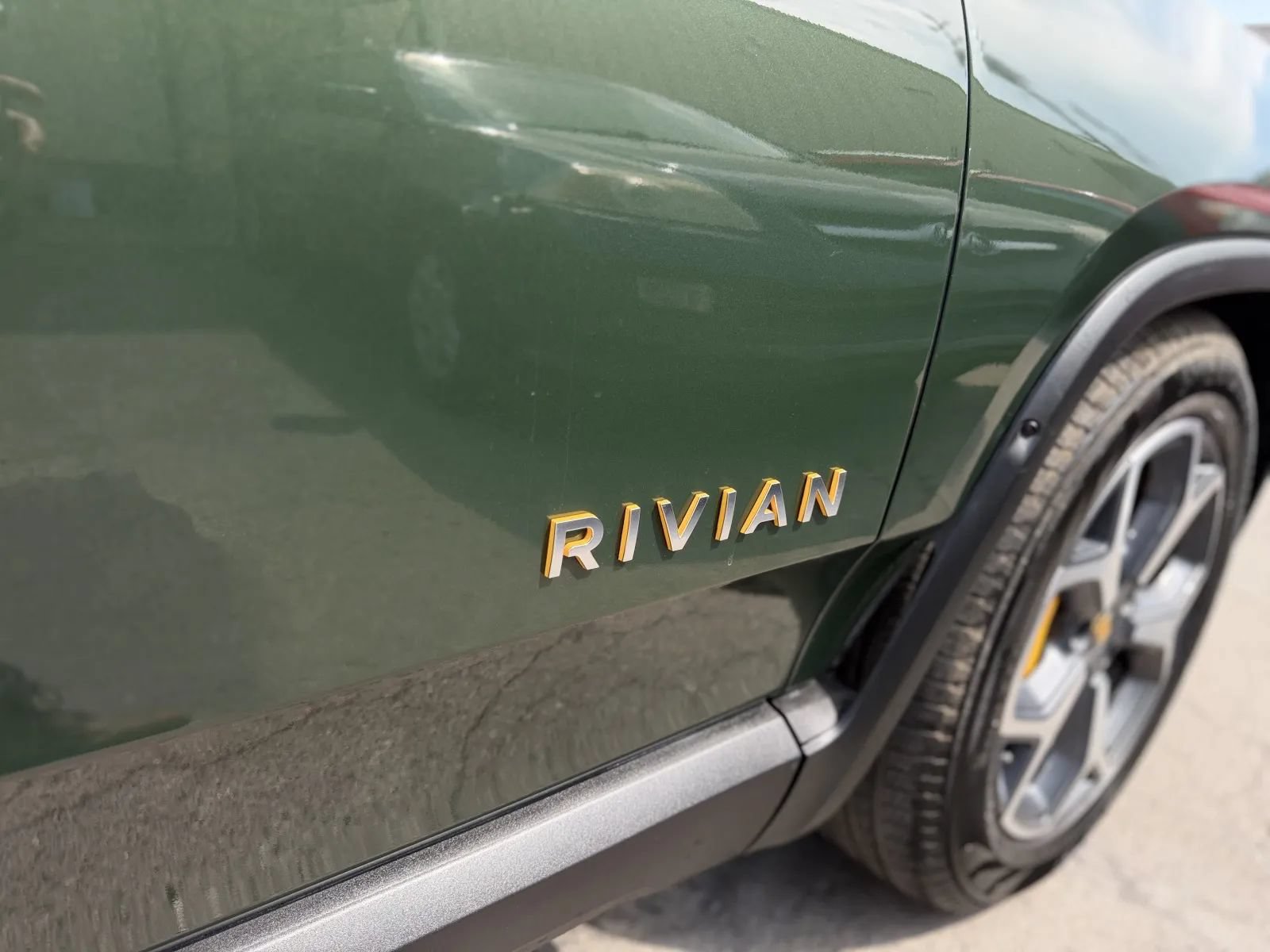 Used 2023 Rivian R1S Adventure Quad AWD/4WD image 39