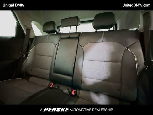 Used 2022 Kia Niro EX image 11