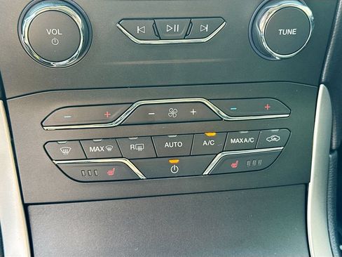 Used 2019 Ford Edge SEL w/ Equipment Group 201A FWD image 13