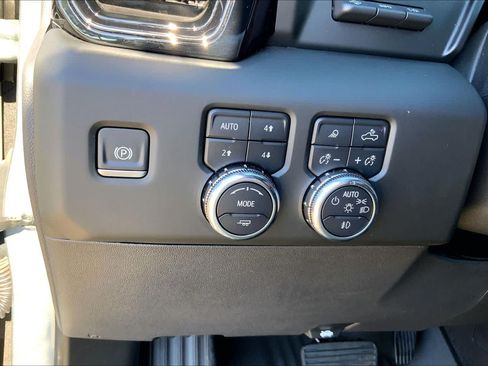 Used 2025 GMC Sierra 1500 AT4 w/ AT4 Premium Package AWD/4WD image 33