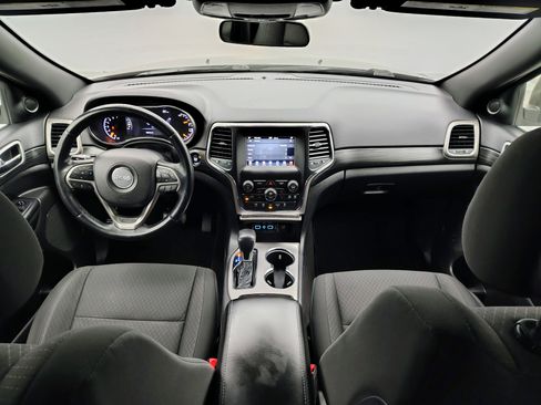 Used 2019 Jeep Grand Cherokee Laredo image 30