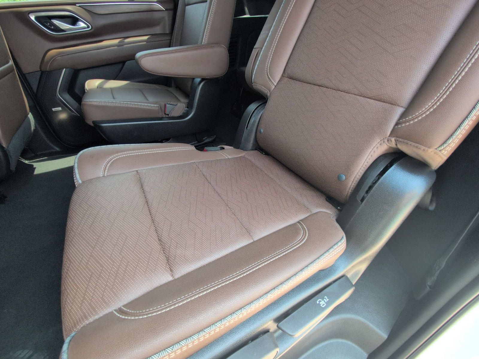 Used 2024 Chevrolet Suburban High Country AWD/4WD image 28