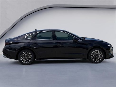 New 2026 Hyundai Sonata Limited FWD image 6