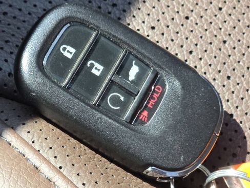 Used 2025 Honda Pilot Elite image 38