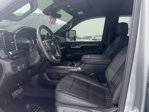 Used 2025 Chevrolet Silverado 3500 High Country w/ High Country Premium Package image 6