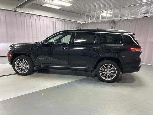 Used 2023 Jeep Grand Cherokee L Summit w/ Advanced Protech Group IV AWD/4WD image 4
