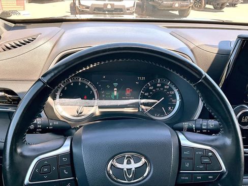 Used 2021 Toyota Highlander XSE AWD/4WD image 18
