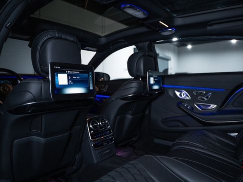 Used 2018 Mercedes-Benz Maybach S 560 4MATIC image 32