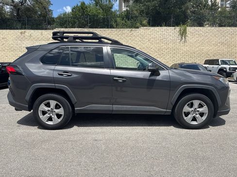 Used 2019 Toyota RAV4 XLE FWD image 5