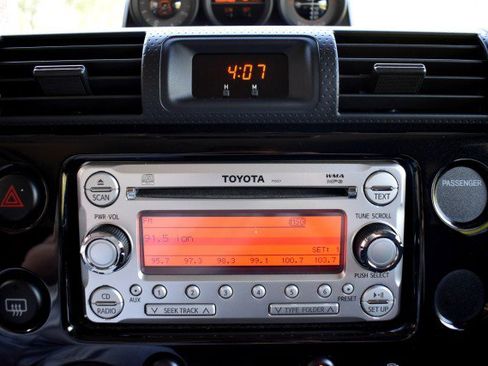 Used 2014 Toyota FJ Cruiser 4WD w/ Convenience Package image 22