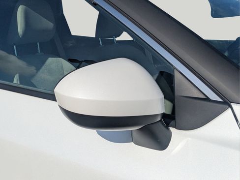 Used 2025 Nissan Rogue SV FWD image 32